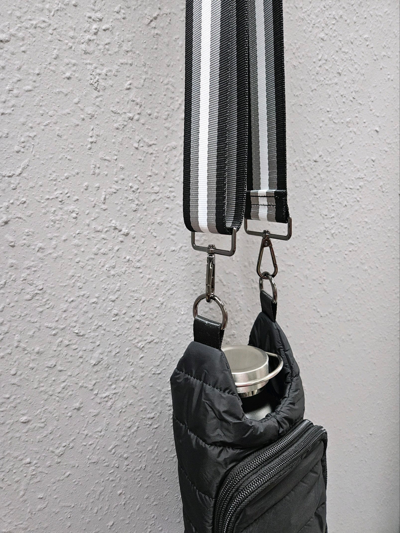 Crossbody Hydro Flask in Flat Black