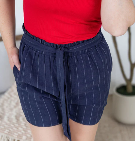 Libby Linen Shorts in Navy