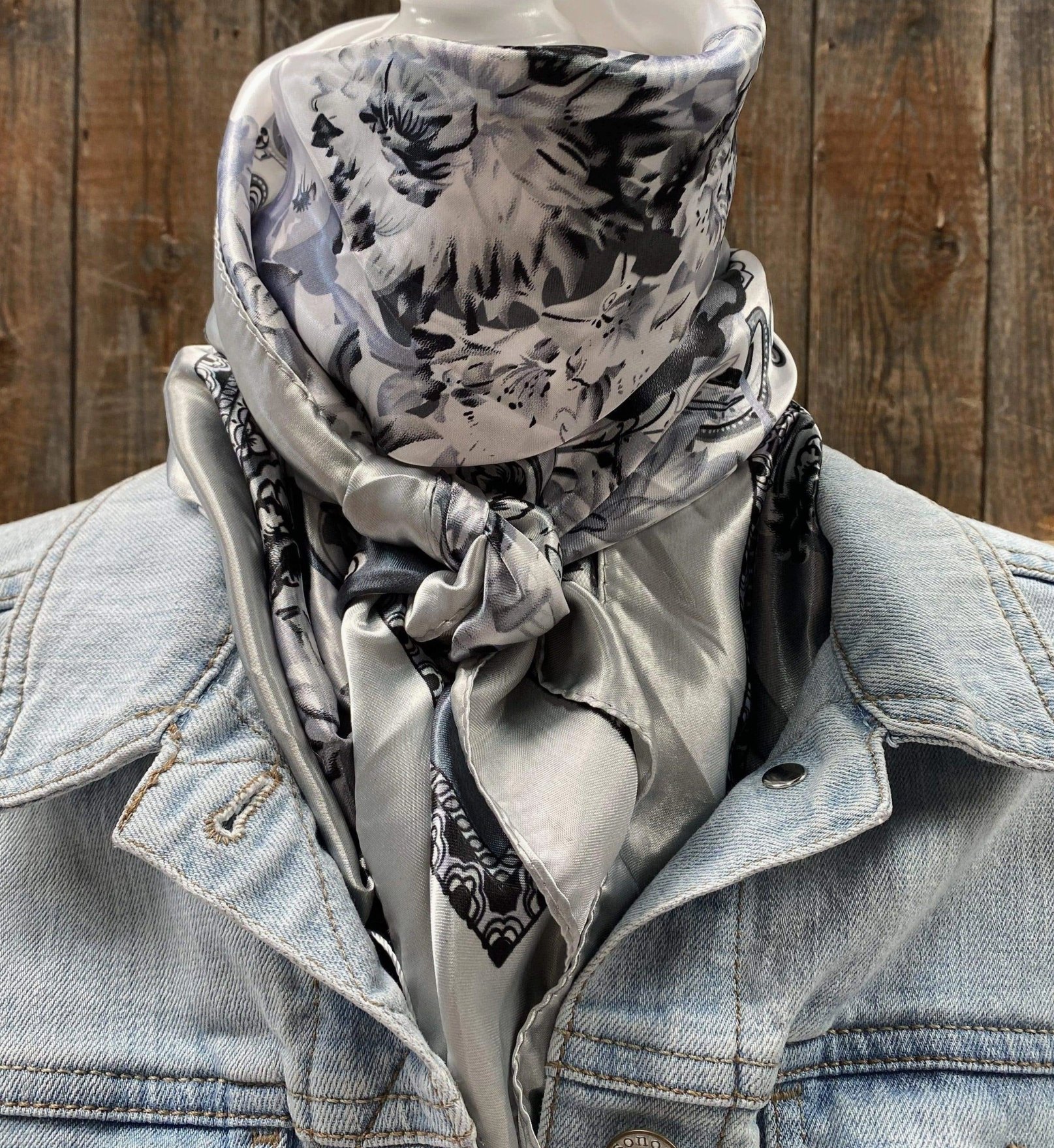 RD Silver & White Paisley Wild Rag