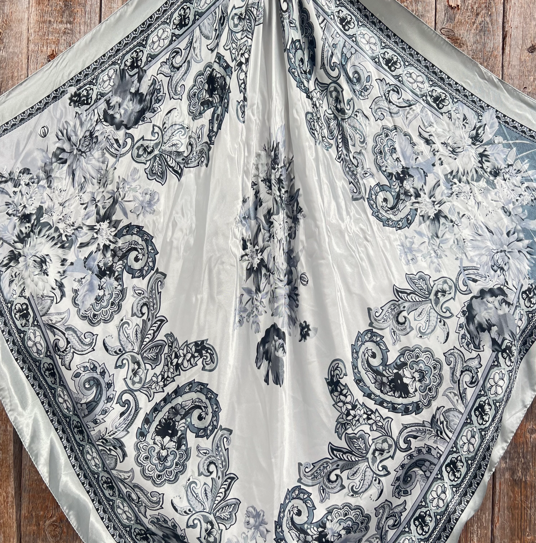 RD Silver & White Paisley Wild Rag