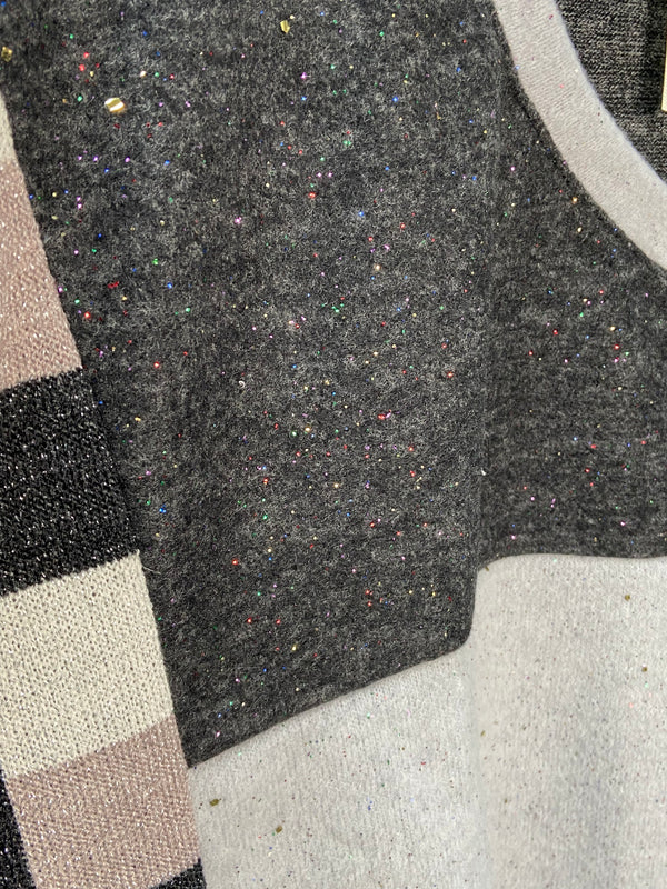 Long Sleeve V-Neck Top with Contrast Pattern