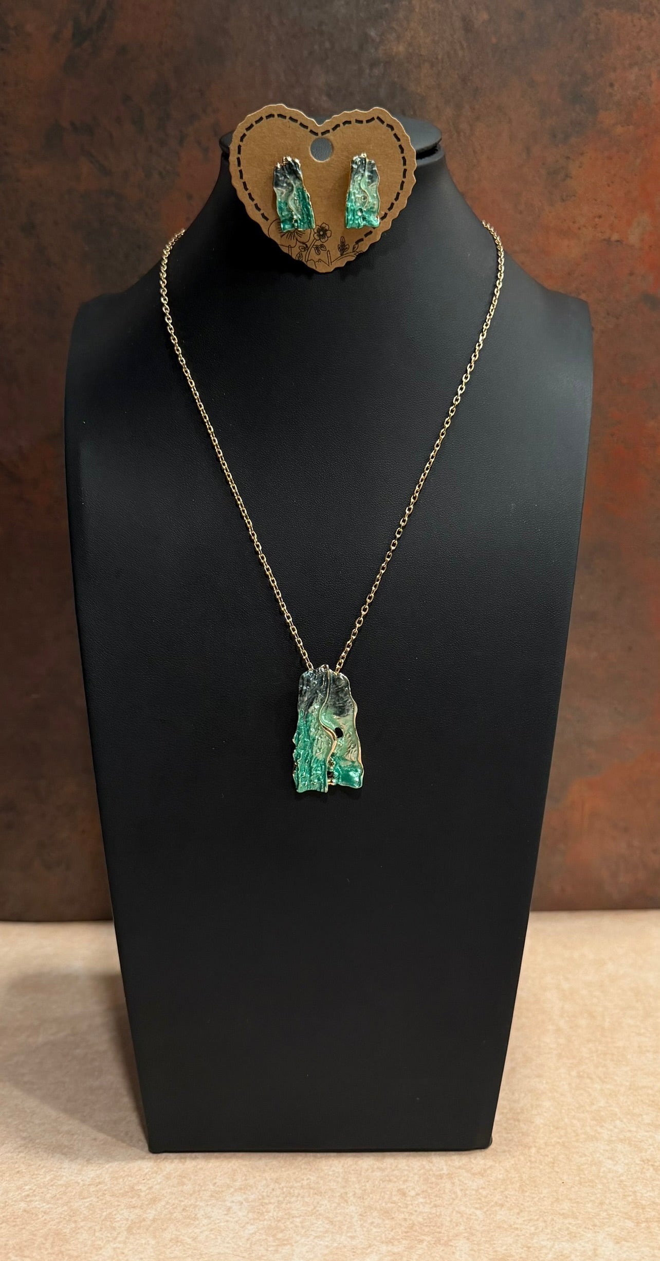 DC Green Stone Necklace & Earring Set